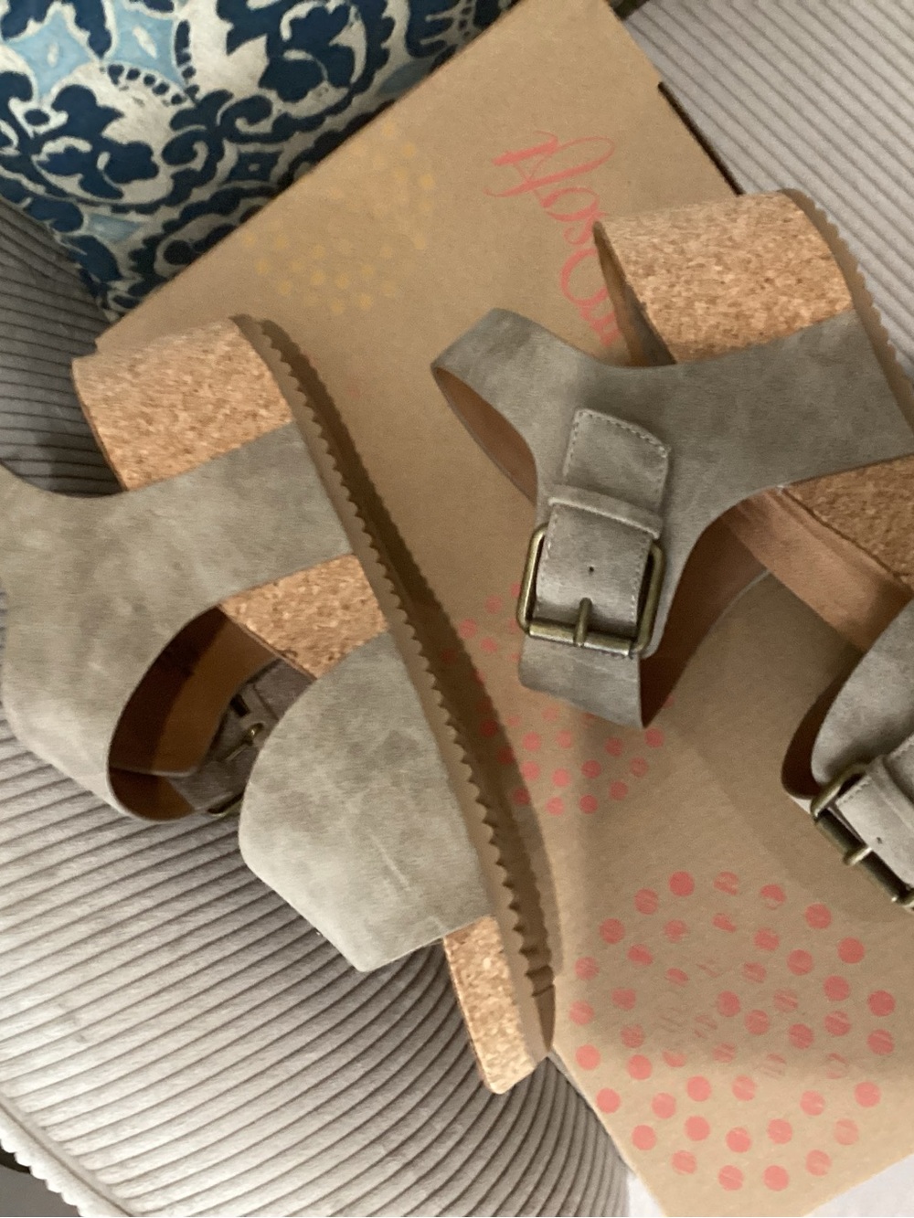EuroSoft Stone Taupe Sandals Size 9 - Picture 3 of 8